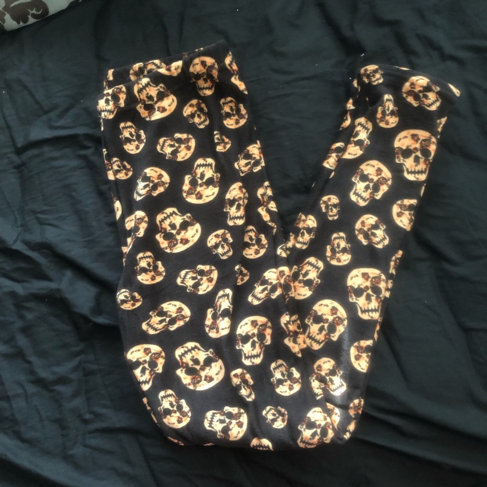 Skull leggings- NWOT